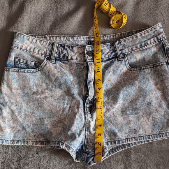 Urban Outfitters BDG high waisted shorts - Picture 9 of 9